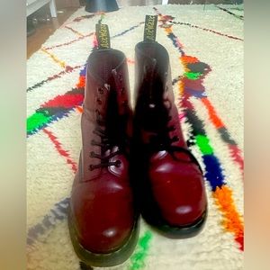 Maroon, size 7